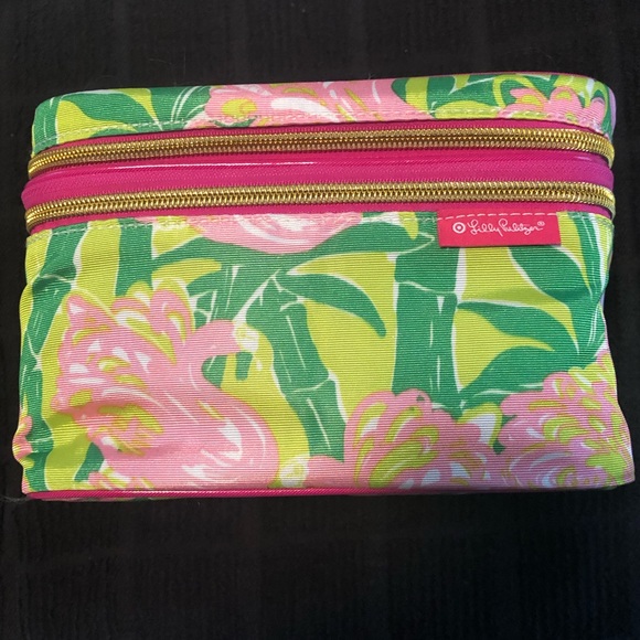 Classic Lily Pulitzer, NWT travel toiletry case. - Picture 2 of 6